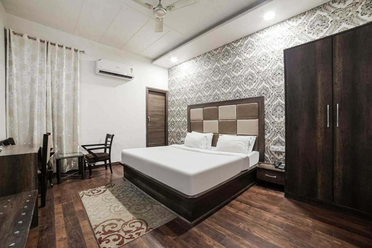 Townhouse Hollywood Heights Hotell Amritsar Eksteriør bilde
