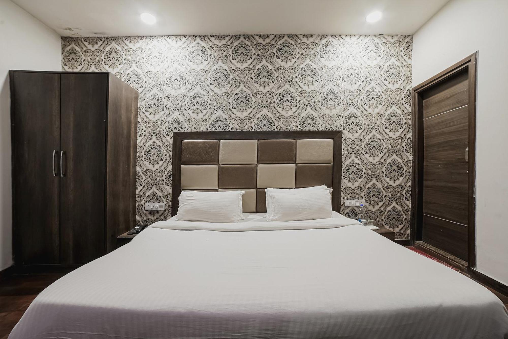 Townhouse Hollywood Heights Hotell Amritsar Eksteriør bilde