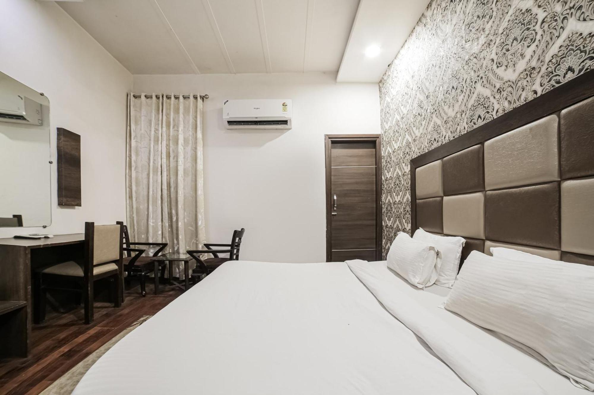 Townhouse Hollywood Heights Hotell Amritsar Eksteriør bilde